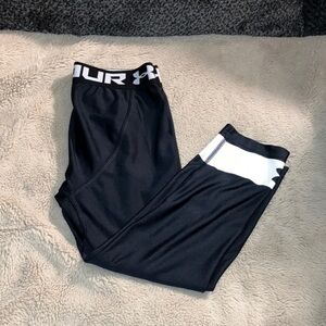 🔹4 for $30 Under Armour 3/4 Leggings, Youth Medium